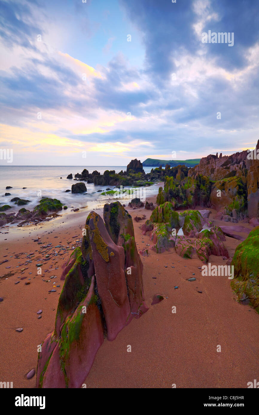 Costa frastagliata al tramonto sulla penisola di Dingle, Co.Kerry, Irlanda Foto Stock