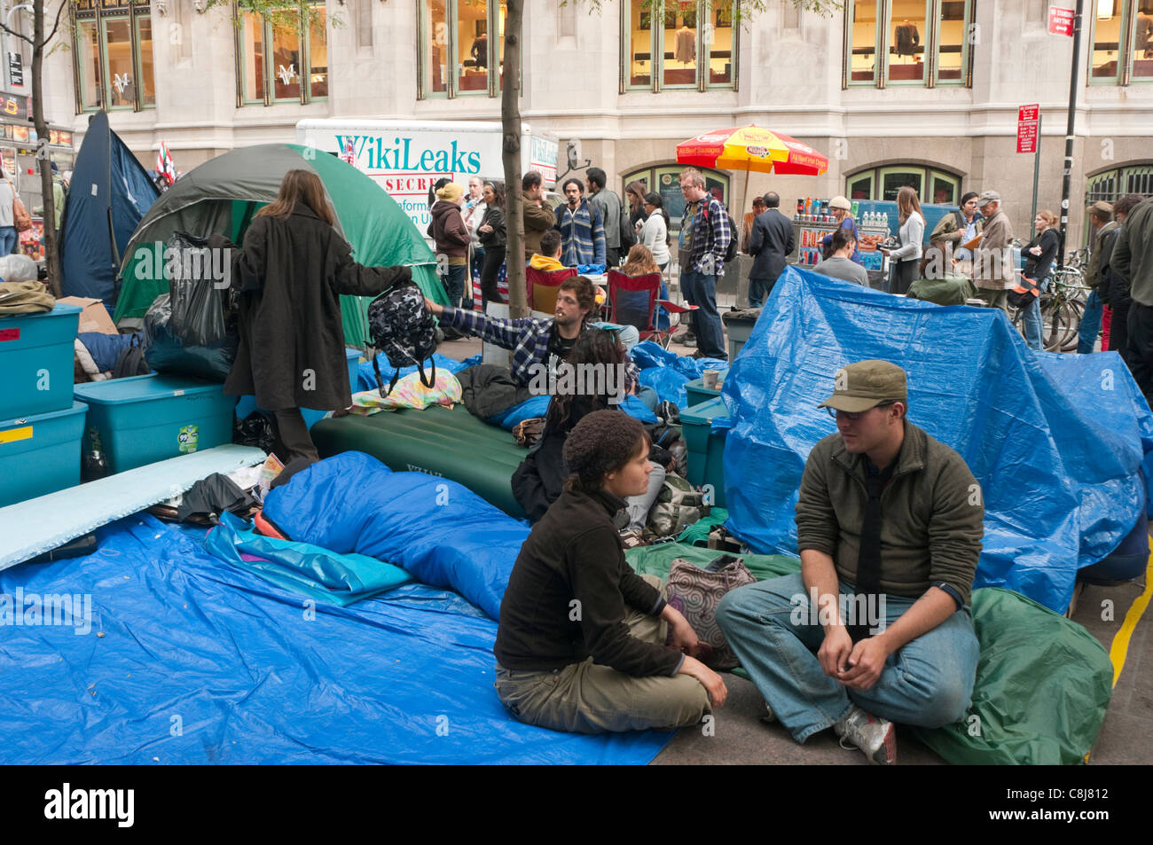 New York, NY - 23 ottobre 2011 manifestanti camping in Piazza della Libertà (Zuccotti Park) Foto Stock