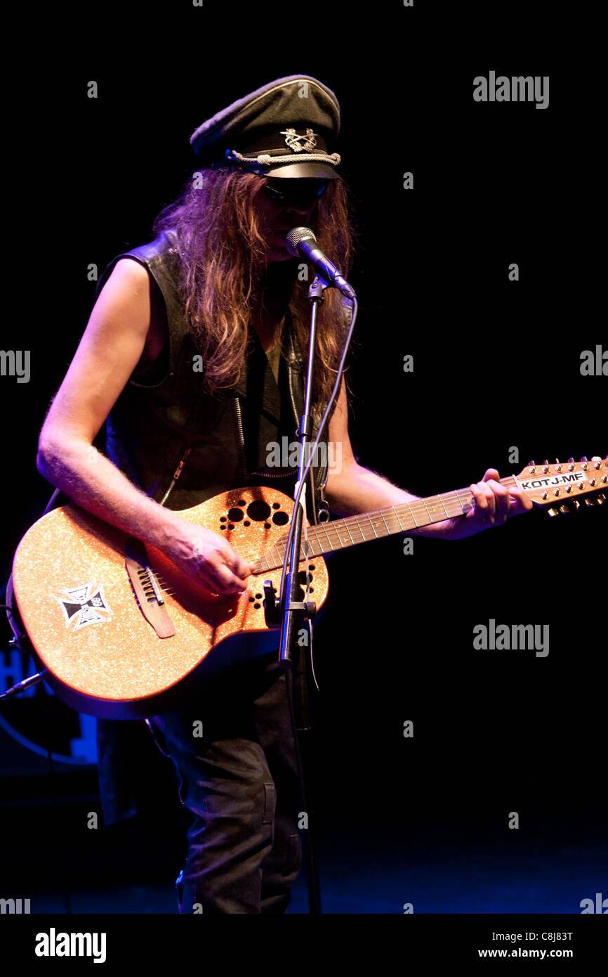 Bracknell, Regno Unito, 25/10/2011 : Julian Cope eseguendo in concerto presso il Teatro di Oscar Wilde, South Hill Park, Bracknell. Foto Stock