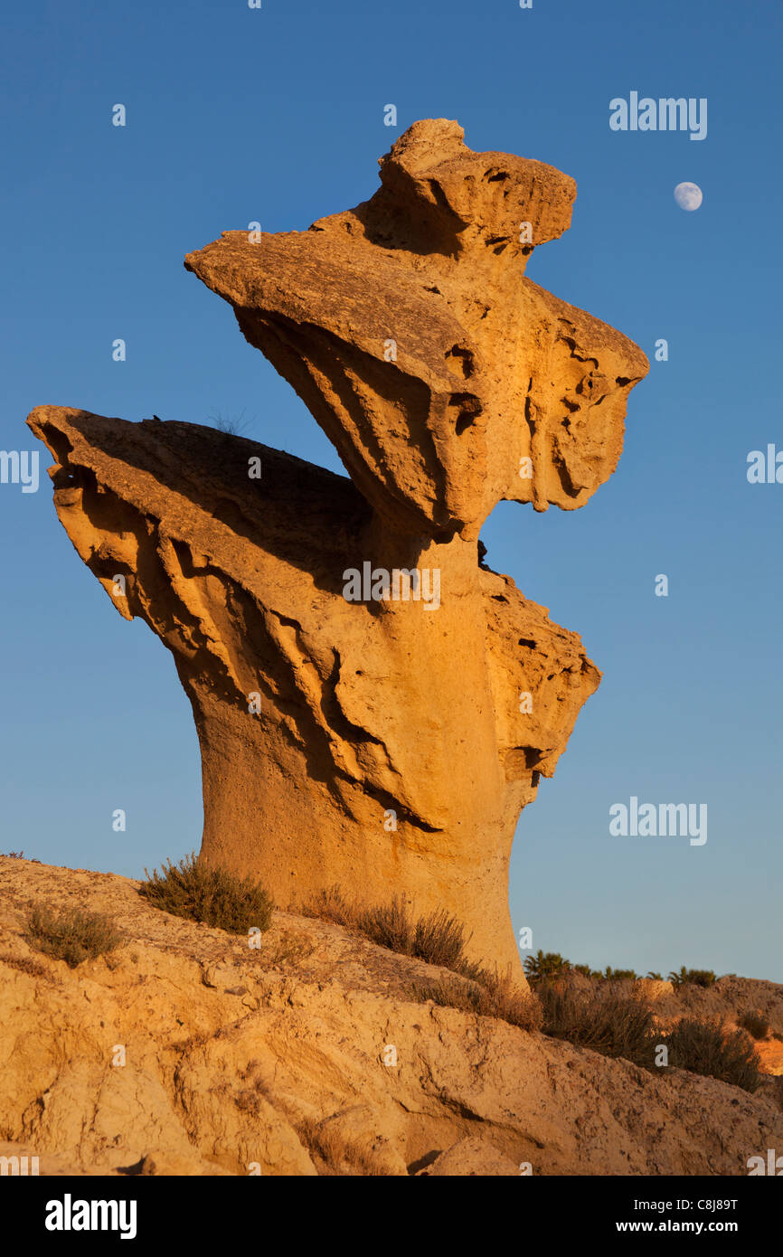 Vista verticale della pietra arenaria naturale di Bolnuevo, Spiagge di Mazarron, Mazarron, Murcia, Costa Calida, Spagna. Foto Stock