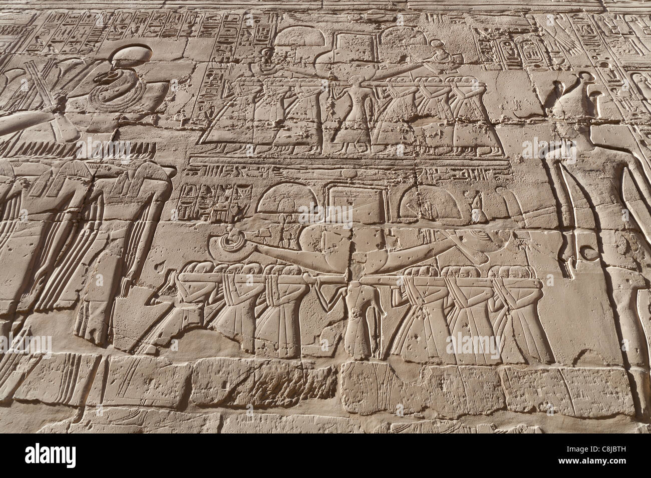 Barca di Amon sulla parete sud del Hypostyle Hall presso il Tempio di Karnak e Luxor Egitto Foto Stock