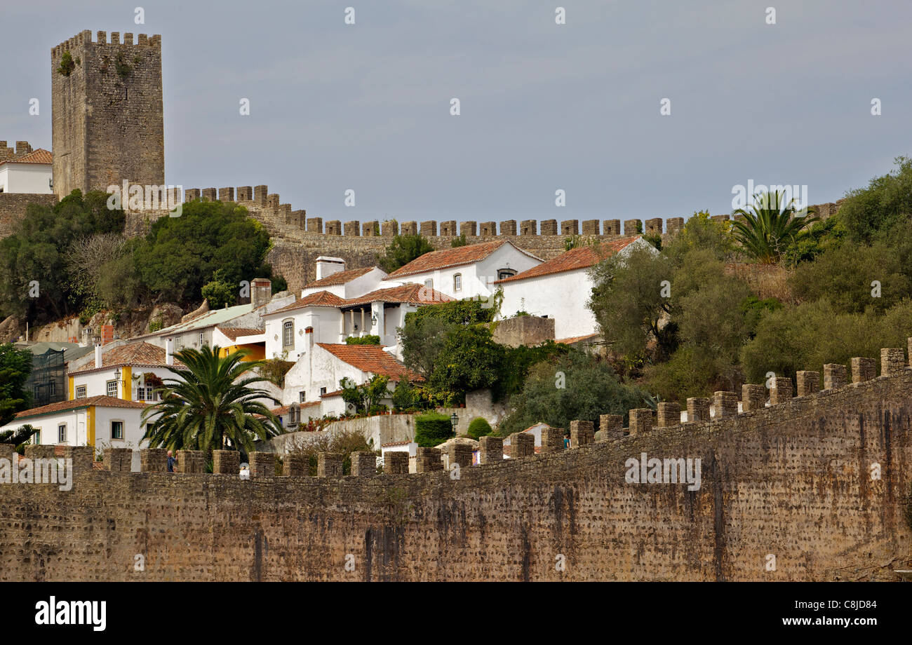 Castello medievale fortificato mura di Obidos Foto Stock