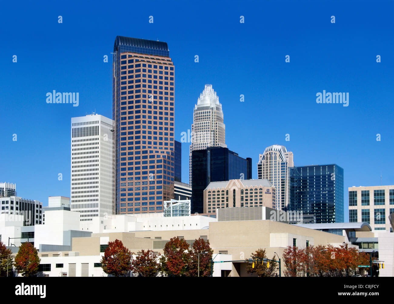 Charlotte, NC, North Carolina, skyline. Da sinistra: Due Wells Fargo, uno Wells Fargo Bank of America e la Hearst Tower Foto Stock