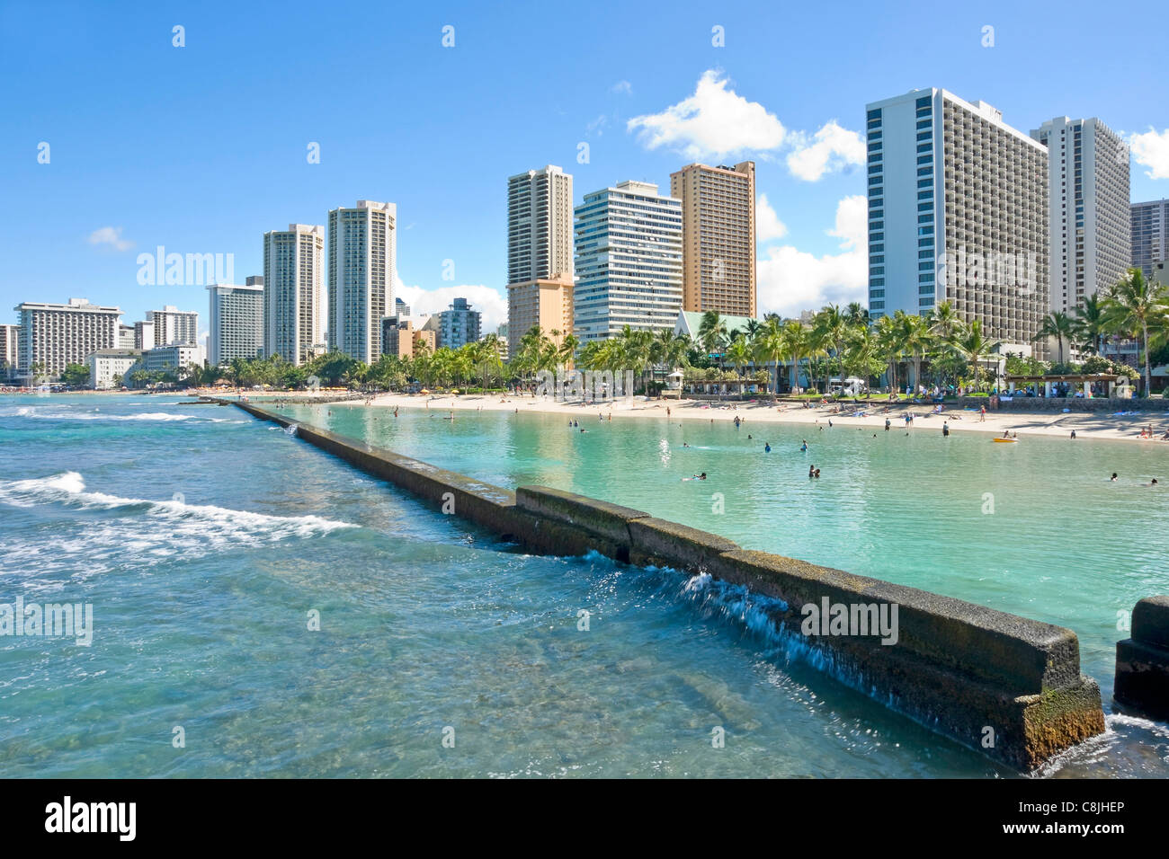 La spiaggia di Waikiki e la città di Honolulu Hawaii USA Foto Stock