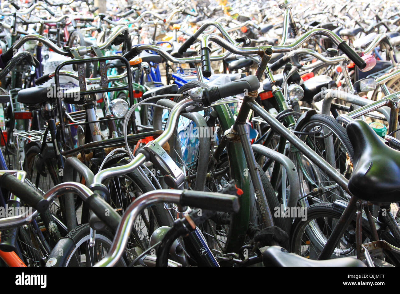 Il parcheggio per le bici in Amsterdam Foto Stock