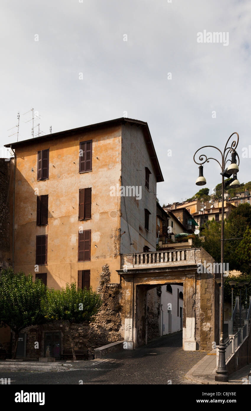 Ingresso percorso superiore alla tomaia la città vecchia di Palestrina Foto Stock