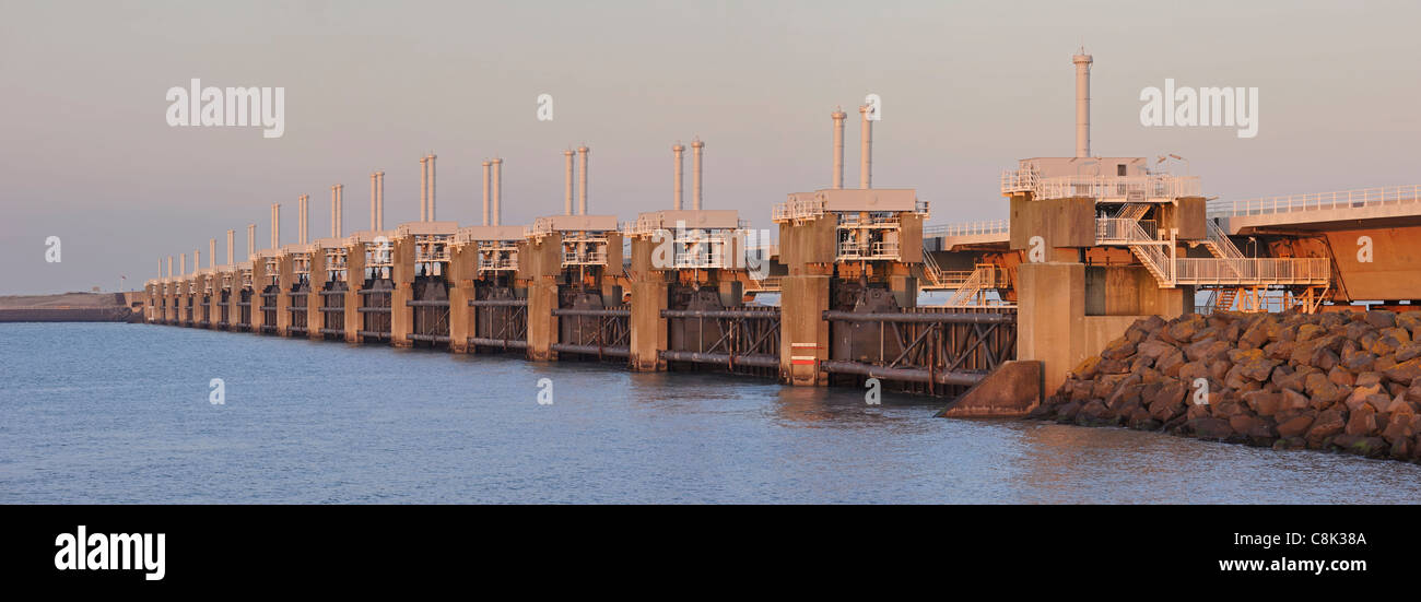 Storm flood barrier / Oosterscheldekering / Schelda orientale mareggiata barriera, parte del Delta lavora nei Paesi Bassi Foto Stock