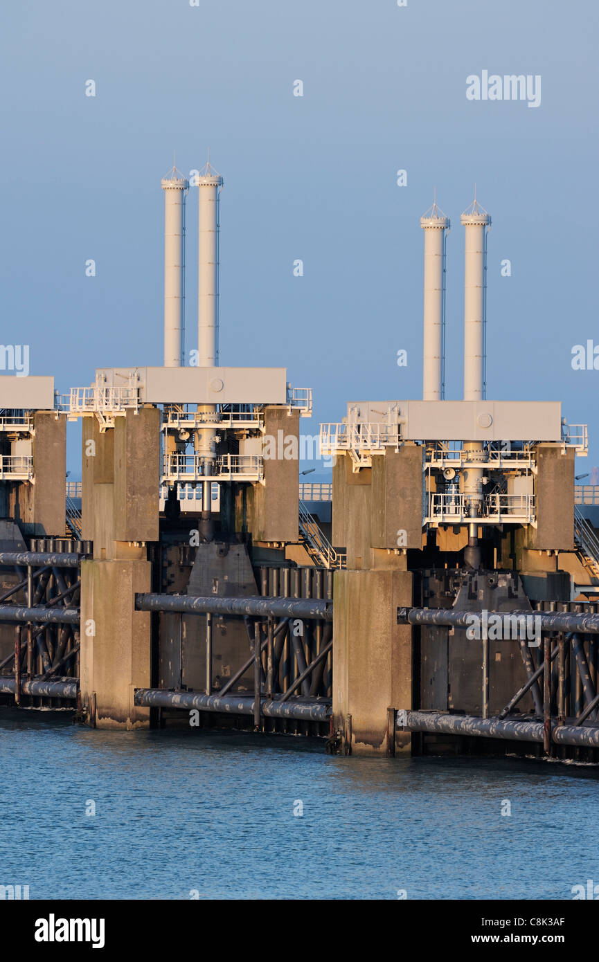 Storm flood barrier / Oosterscheldekering / Schelda orientale mareggiata barriera, parte del Delta lavora nei Paesi Bassi Foto Stock