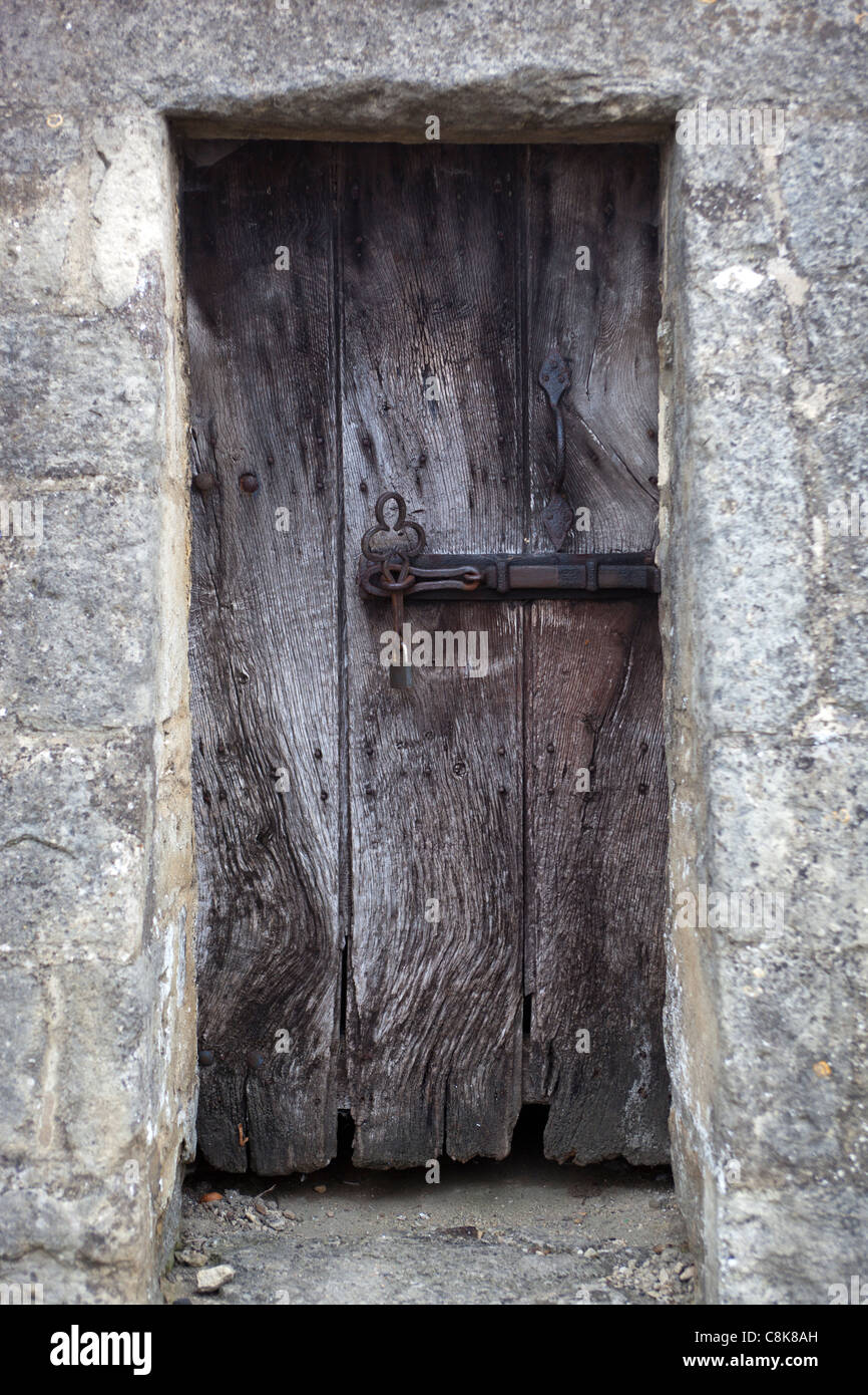 Porta per il vecchio villaggio di lock up Wheatley Foto Stock