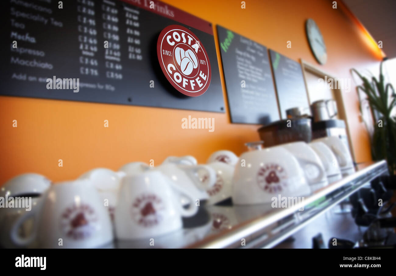 Caffetteria con caffè Costa in vendita. Foto Stock