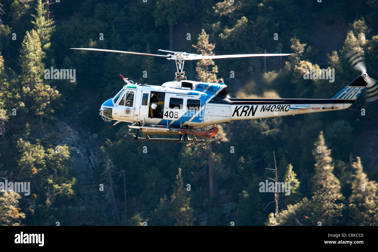 Cal FIRE Bell UH-1H per la lotta antincendio elicottero Foto Stock