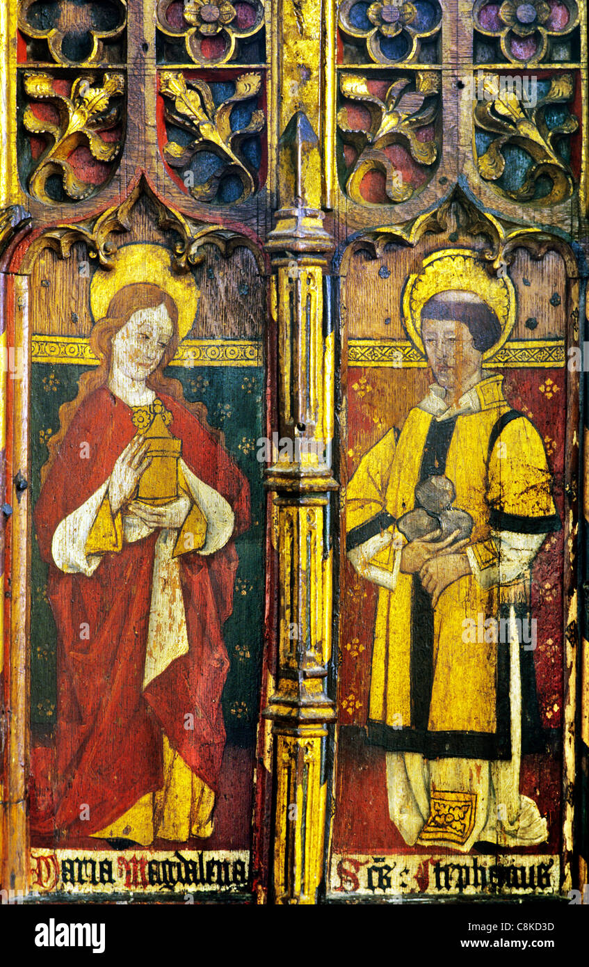 Ludham, Norfolk, rood screen, Santa Maria Maddalena e Santo Stefano san santi medievale inglese schermi dipinti di pittura Foto Stock