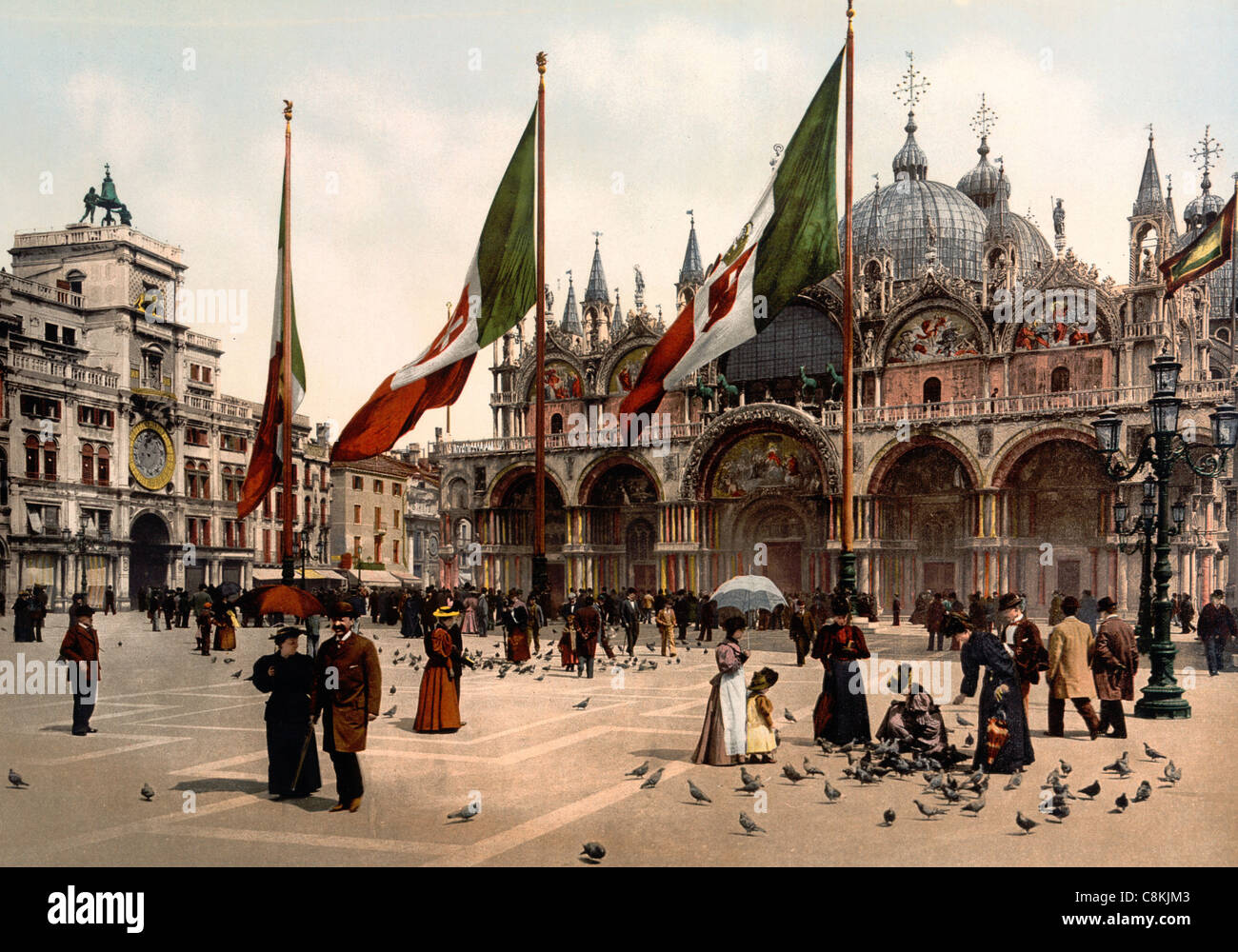 Alimentazione di piccioni in Piazza San Marco, Venezia, Italia, circa 1900 Foto Stock