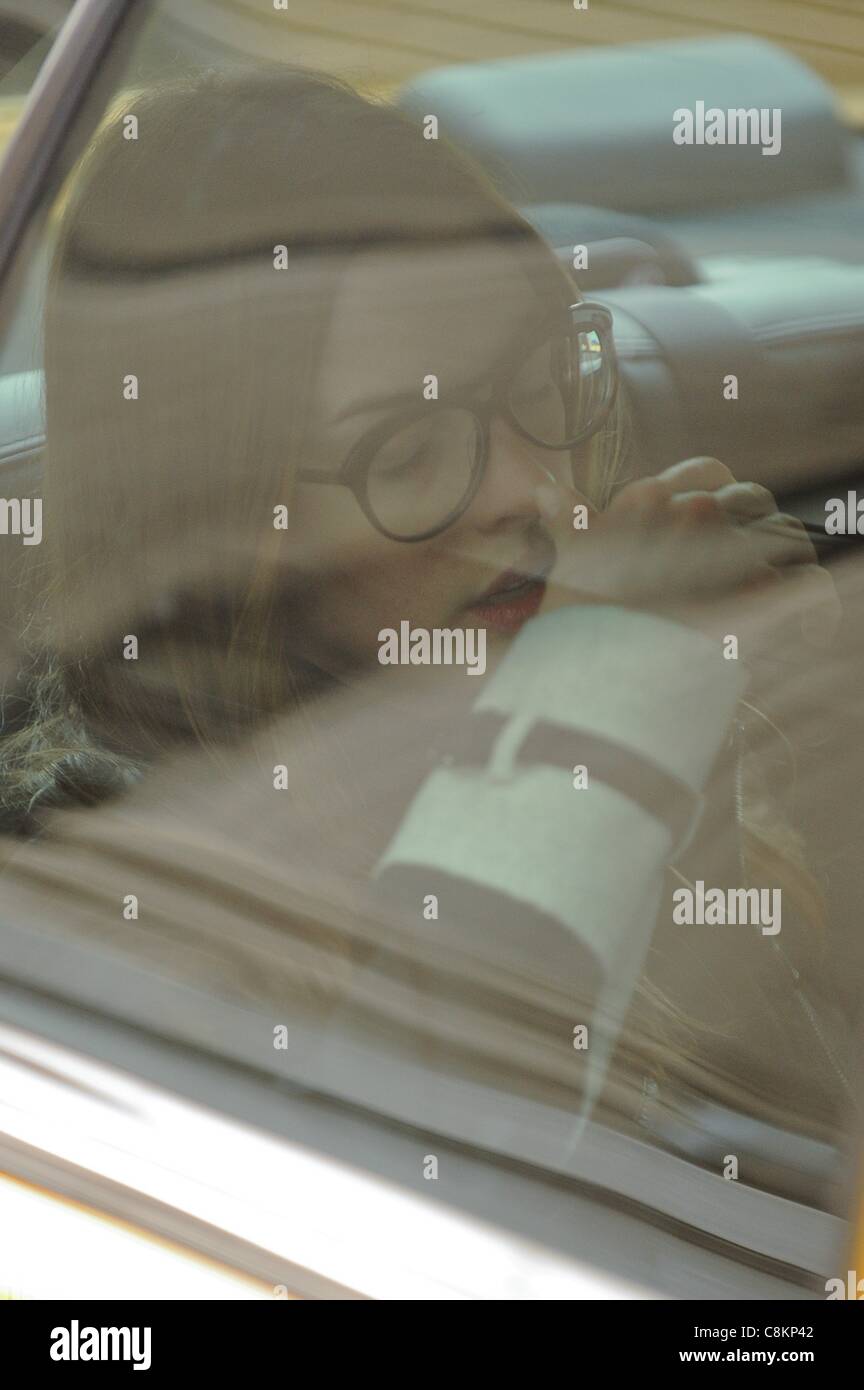 Anne Hathaway, passeggiate in Soho fuori e circa per celebrità CANDIDS - MER, , New York, NY Ottobre 26, 2011. Foto di: Ray Tamarra/Everett Collection Foto Stock