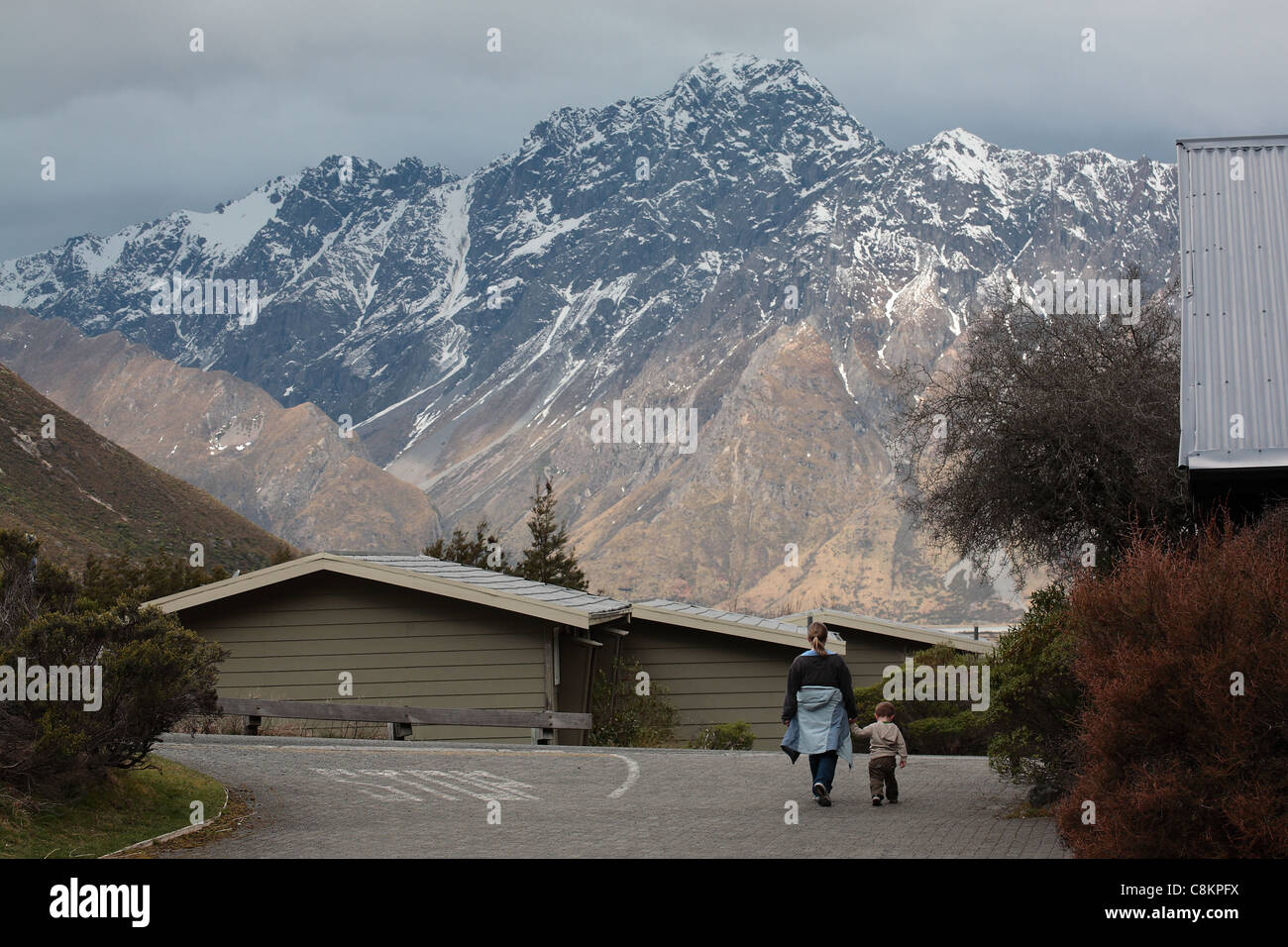 La vista delle montagne che circondano il Mount Cook Village, Nuova Zelanda Foto Stock