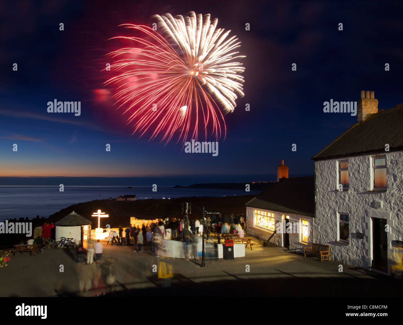 Fuochi d'artificio; Land's End; Cornovaglia; Regno Unito Foto Stock