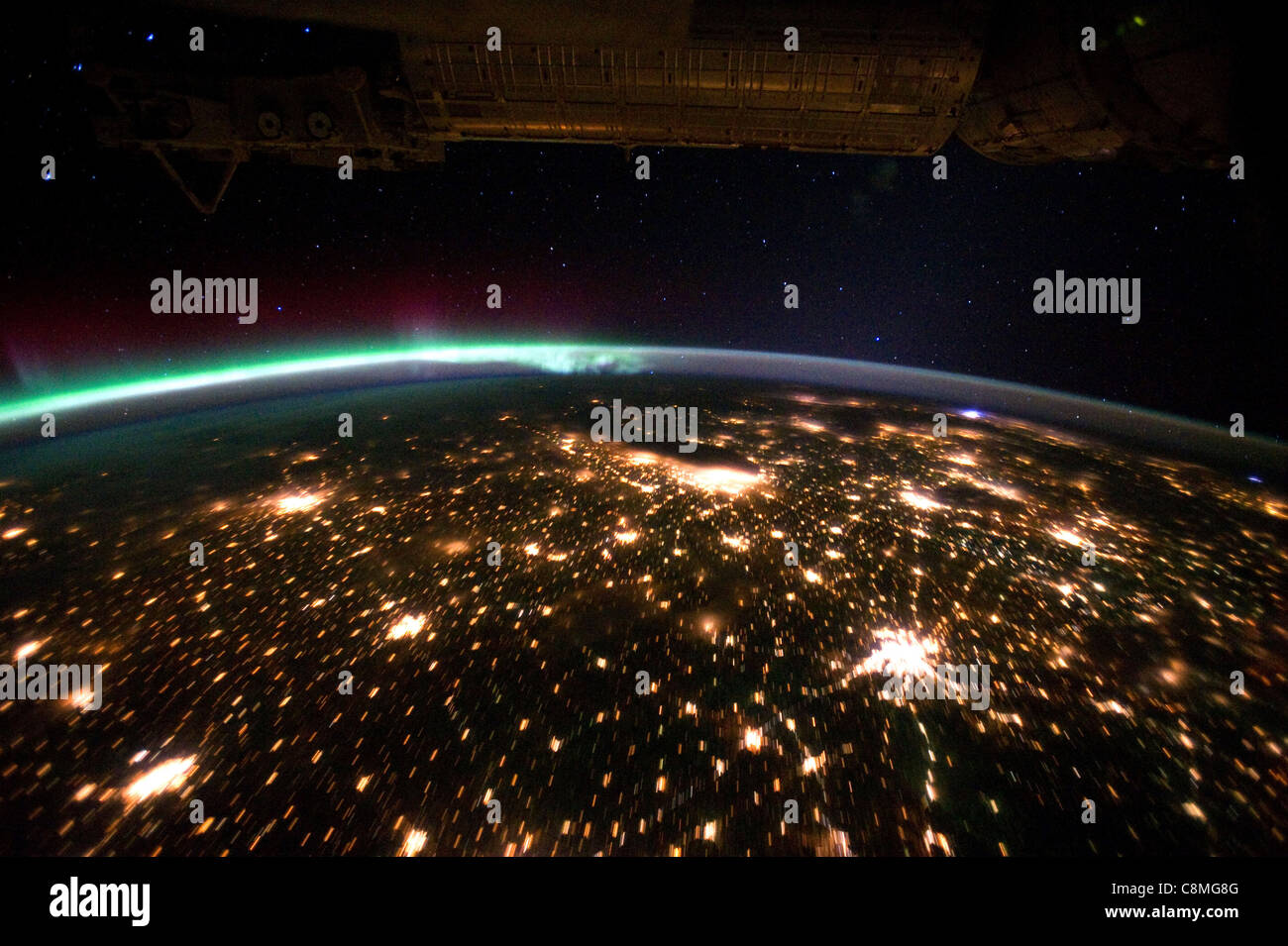 Midwestern Stati Uniti visto dall orbita, centro di Chicago top, aurora boreale anche visibile. Foto Stock
