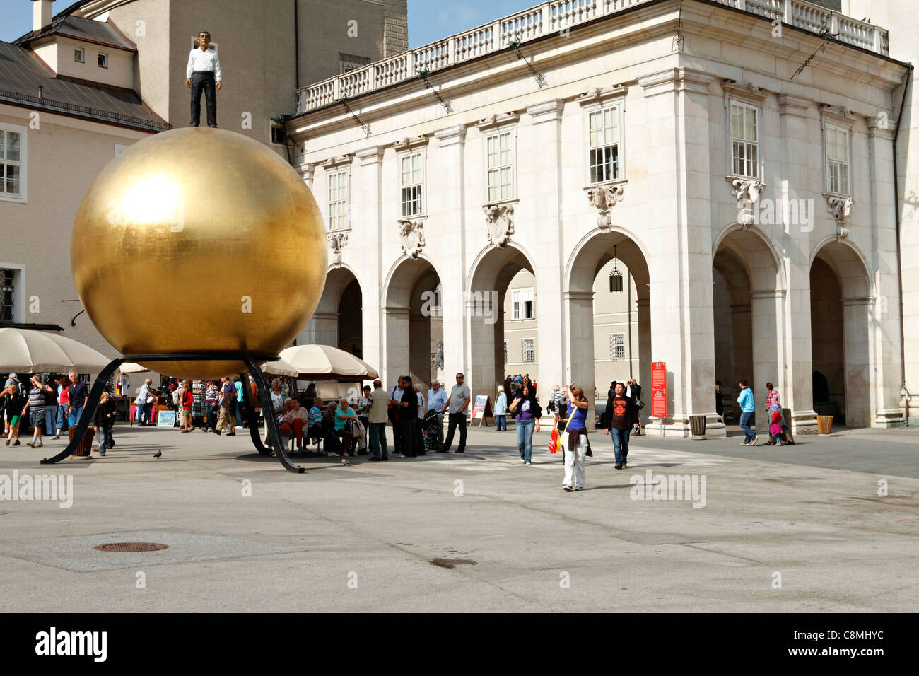 Palla dorata in Kapitelplatz, Salzburg Austria Foto Stock