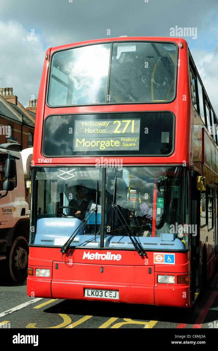 271 bus rosso a due piani a Moorgate su Holloway Road, London Borough di Islington England Regno Unito Foto Stock