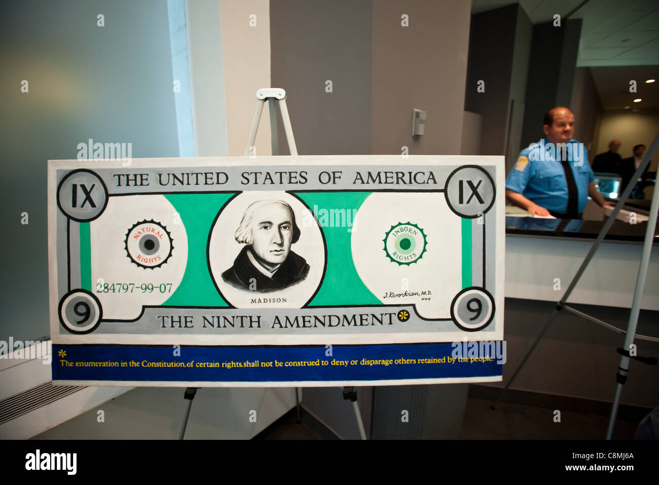 Una copia del dipinto, 'Emendamento 9' è visto in anteprima per la vendita di beni immobili del dottor Kevorkian a New York dalla Hutter Asta Gallerie di giovedì 27 ottobre, 2011. Foto Stock