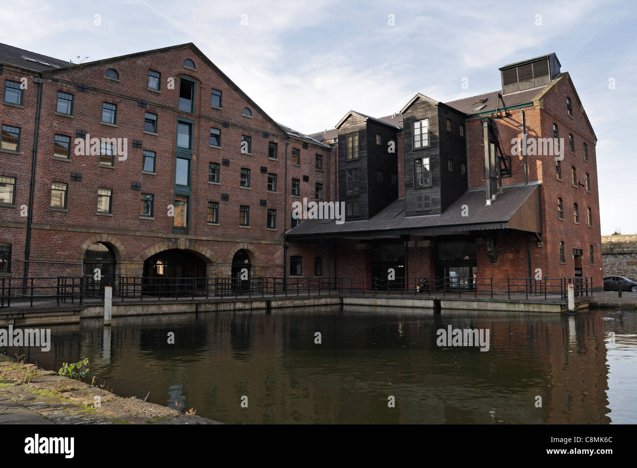 Terminal Warehouse presso Victoria Quays canale Sheffield Inghilterra Regno Unito, edificio classificato di grado II* industriale convertito in appartamenti residenziali Foto Stock