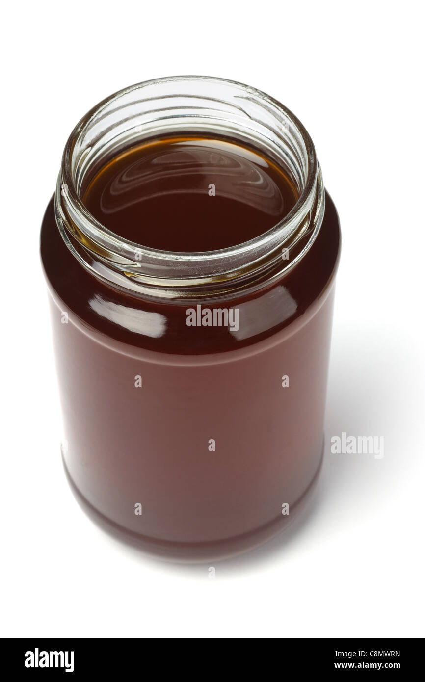 Vista in elevazione di un vasetto di miele su sfondo bianco Foto Stock