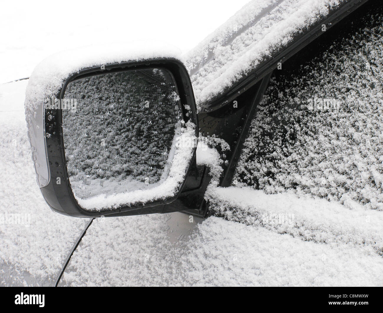 Specchio retrovisore con neve Foto Stock