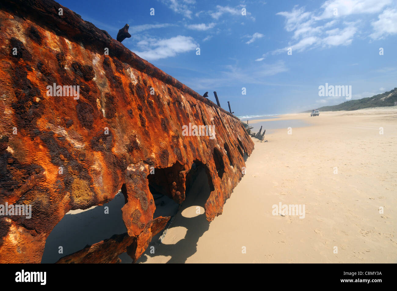 Arrugginimento relitto del Maheno sulla spiaggia a est dell'Isola di Fraser Area del Patrimonio Mondiale, Queensland, Australia Foto Stock