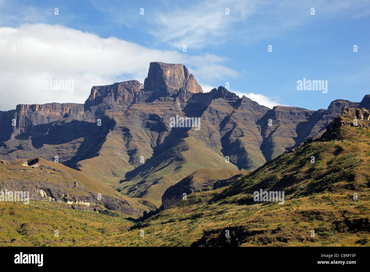 Sentinal picco nella amphiteater delle montagne Drakensberg, Royal Natal National Park, Sud Africa Foto Stock