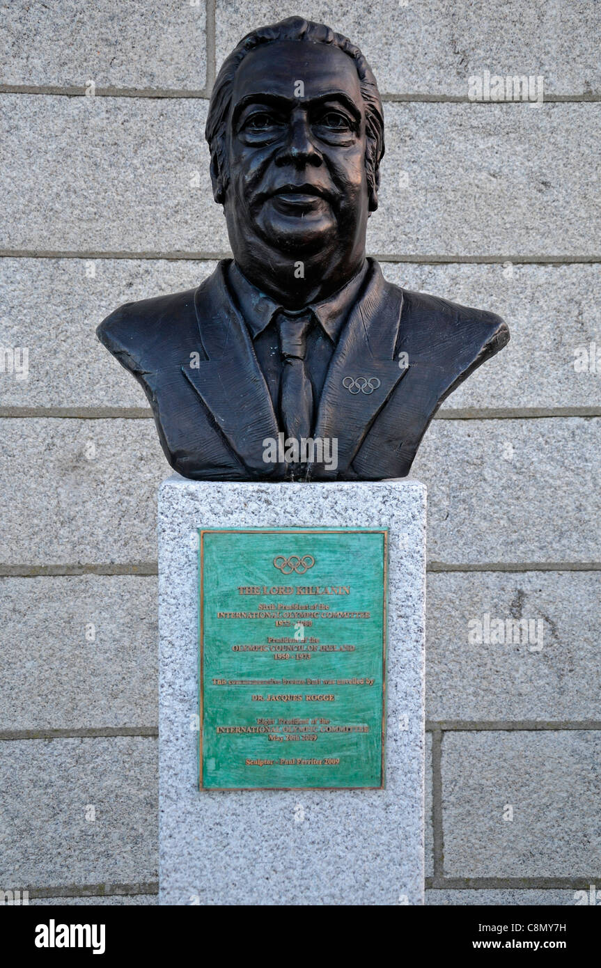 Busto in bronzo figura figuerhead scultura di lord killanin ex presidente del Comitato Olimpico Internazionale di Dublino howth Foto Stock