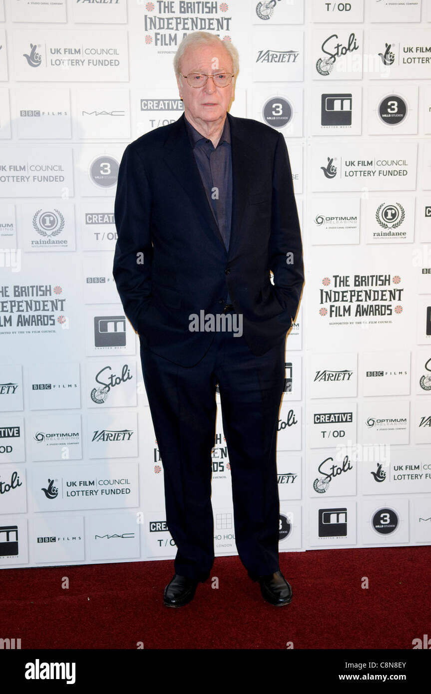 Michael Caine arriva per il "British Independent Film Awards" presso la birreria, Londra, 6 dicembre 2009. Foto Stock