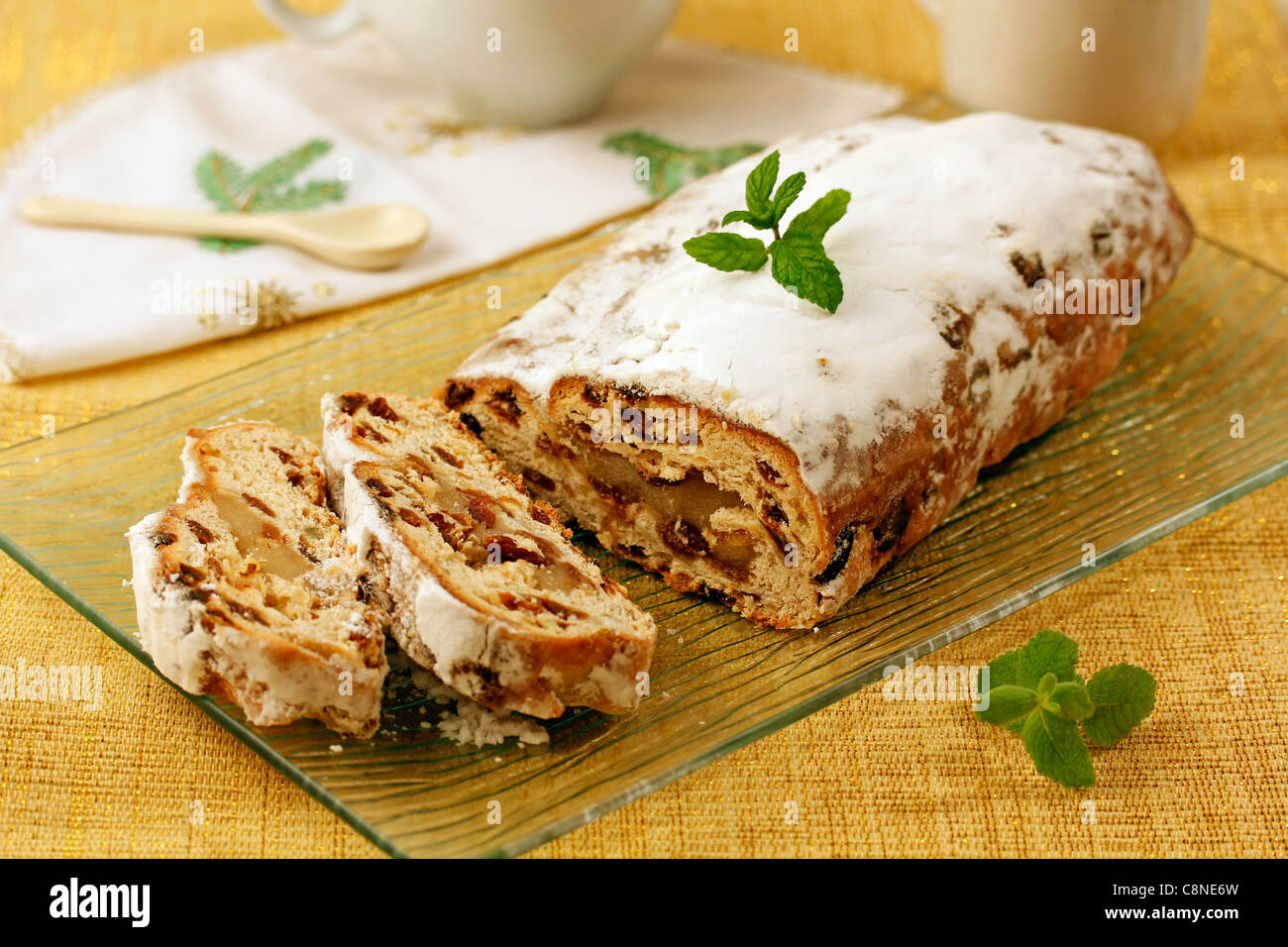 Il marzapane con frutti. Ricetta disponibile. Foto Stock