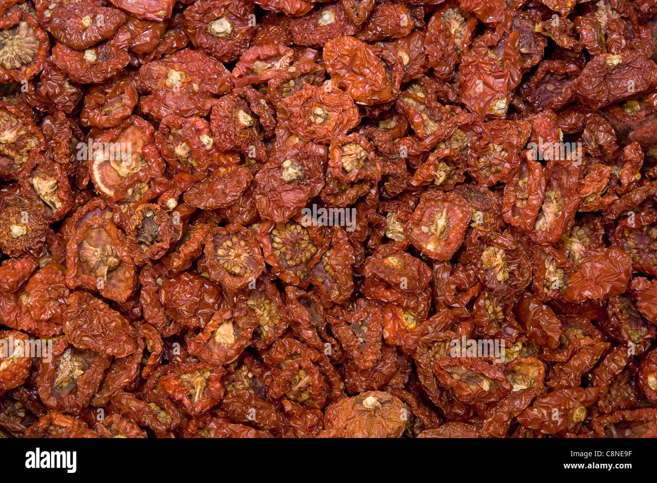 L'Italia, sicilia, Ragusa Ibla, pomodori secchi sul display nella frutta e nella verdura shop Foto Stock