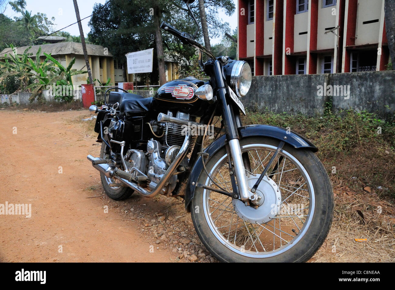 L'iconica motocicletta 350 Royal Enfield Bullet prodotta dall'India della famosa Marque Inglese intorno agli anni '50. Kerala, India Foto Stock