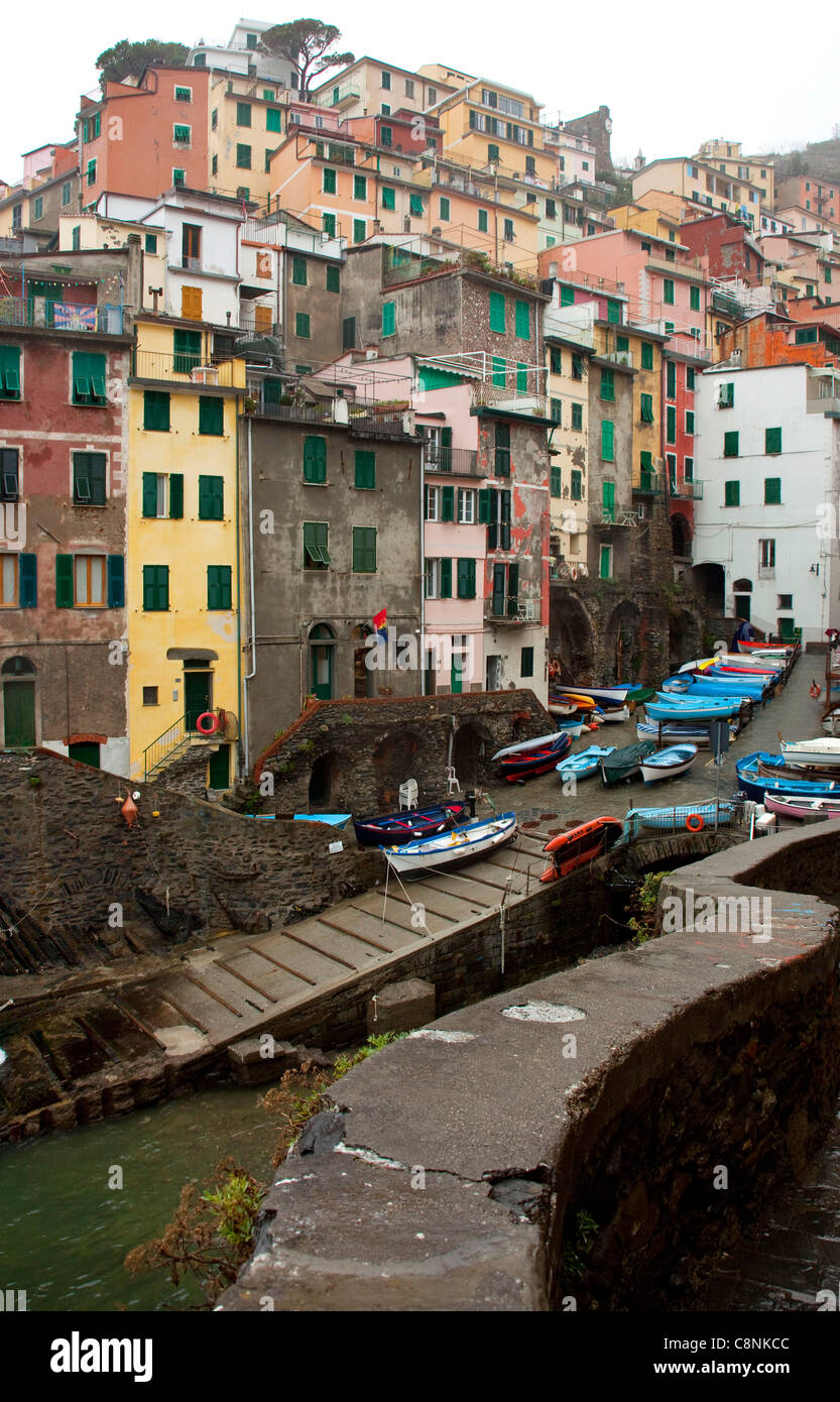 Riomaggiore, tipica e pittoresca cittadina turistica sul mare Cinqueterre, Cinque Terre Liguria, Italia Foto Stock