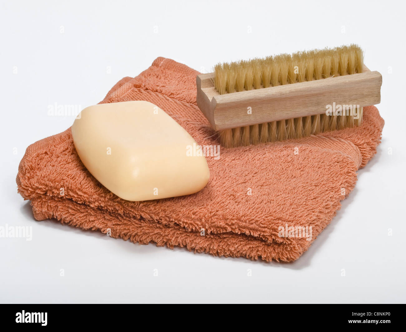 Dettaglio foto di un Nailbrush un pezzo di sapone e un asciugamano per le mani Foto Stock