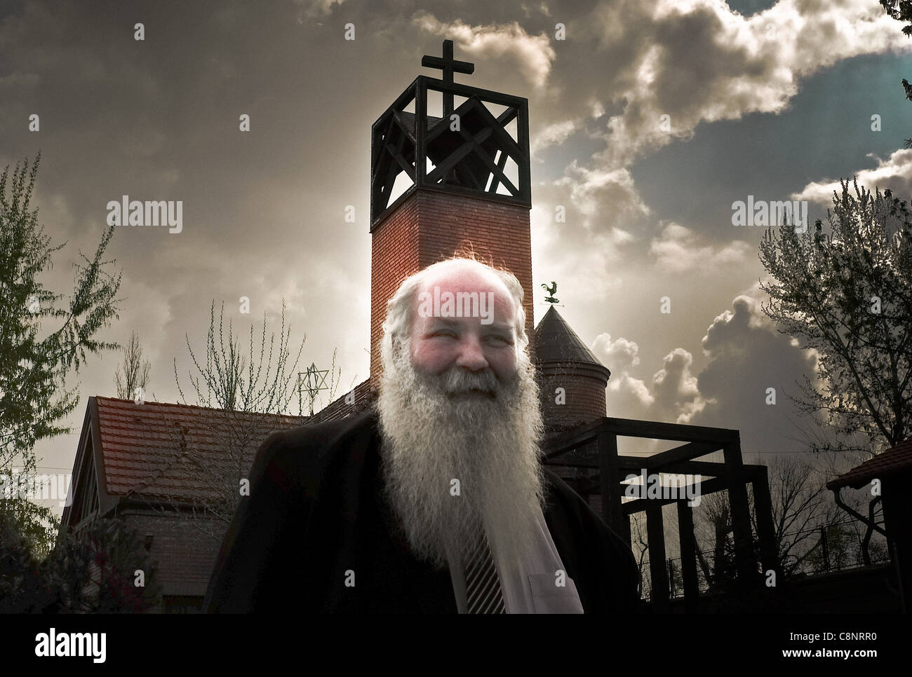 Il reverendo Gabor Ivanyi la speranza dei poveri ungheresi Reverendo Gabor Ivanyi anteriore del suo tempio Foto Stock