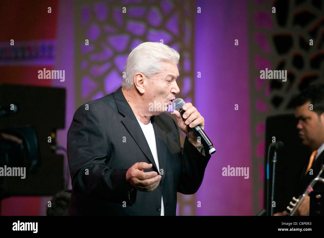 Adalberto Santiago canta per il "Fiesta en Ballaja'. Foto Stock