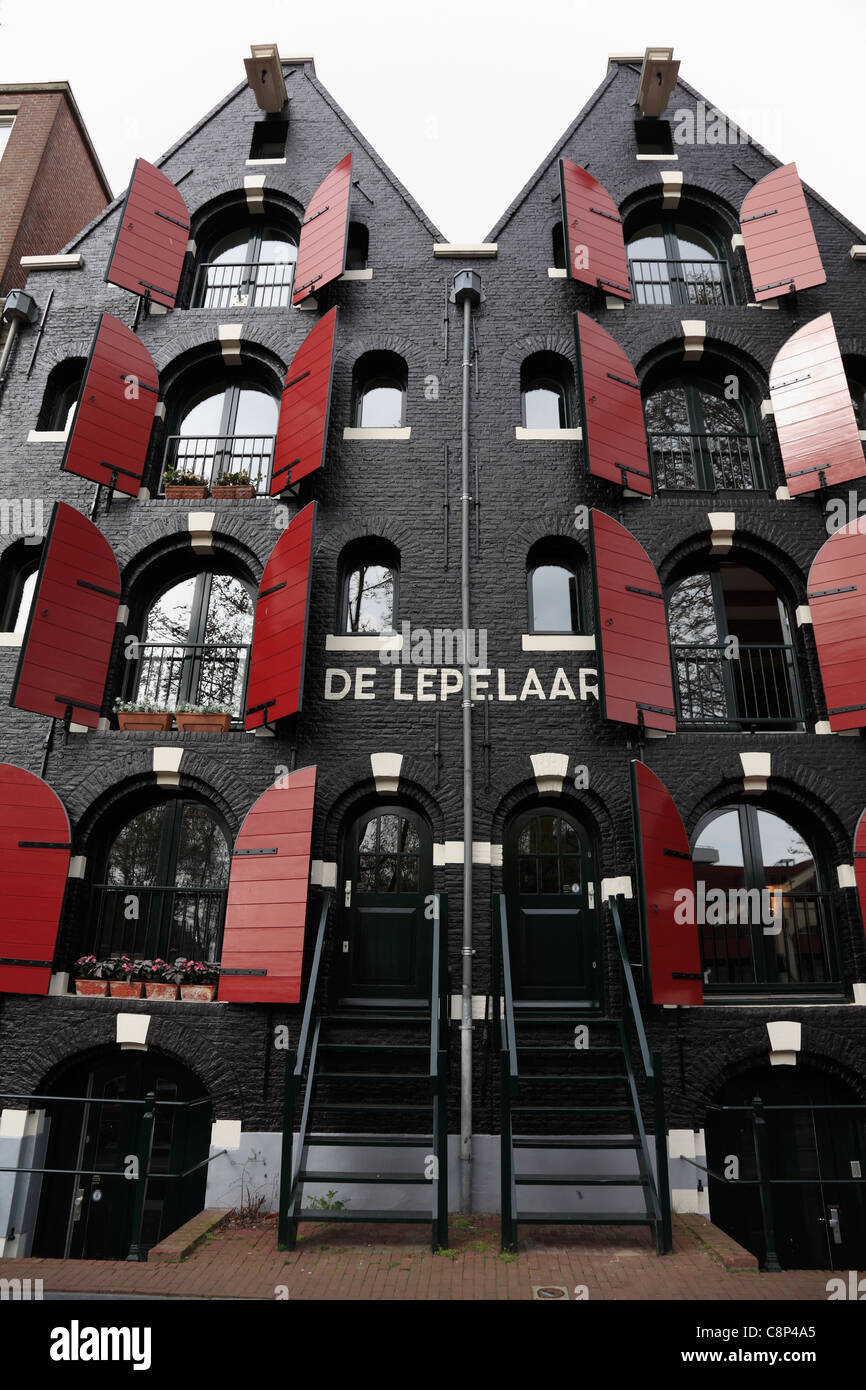 De Lepelaar vecchio edificio adibito a magazzino convertito in appartamenti Realengracht Realeneiland isole occidentali Amsterdam Olanda Paesi Bassi Foto Stock