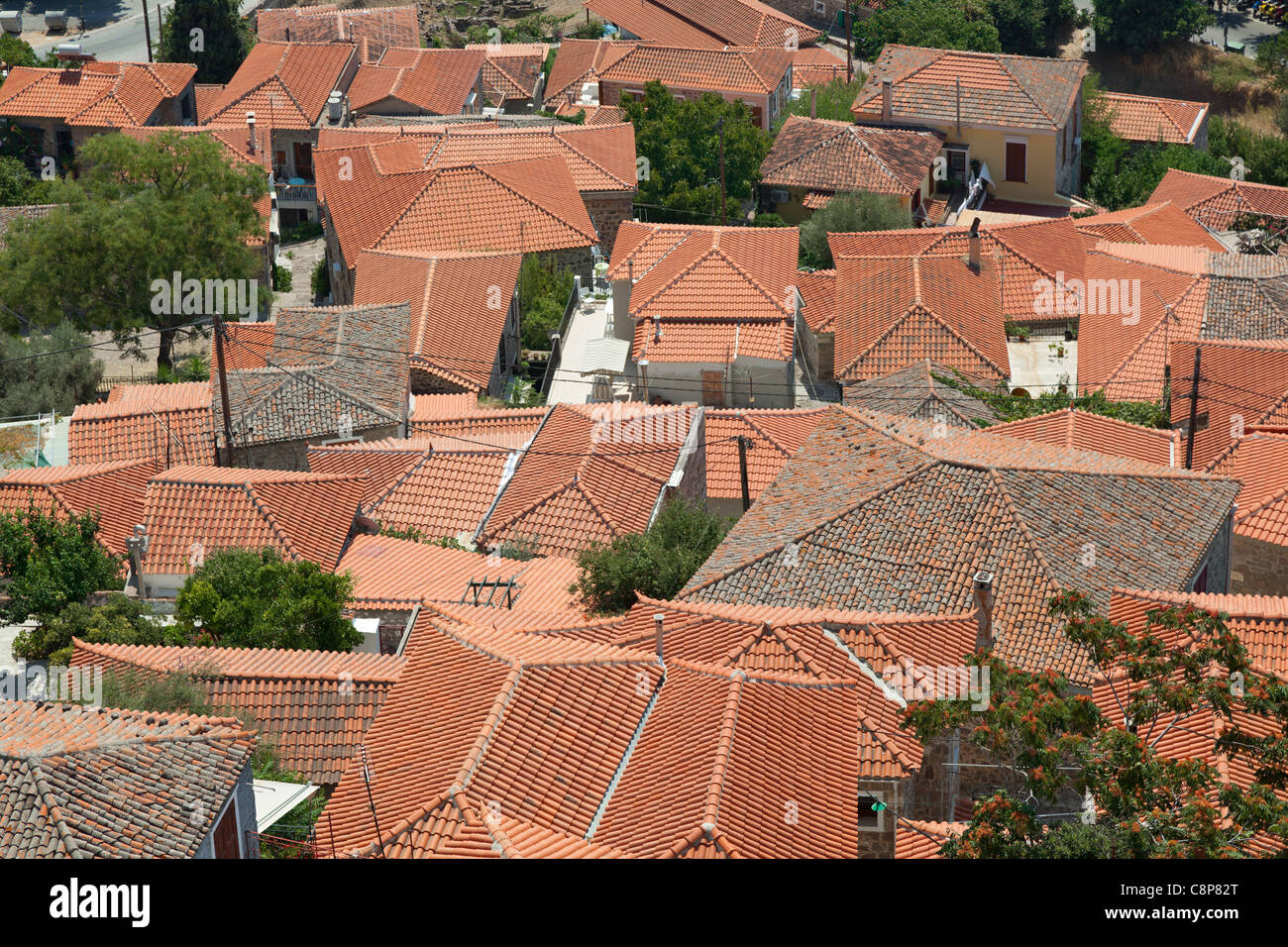 In piastrelle di terracotta tetti della città Mithymna, Lesbo, Grecia Foto Stock