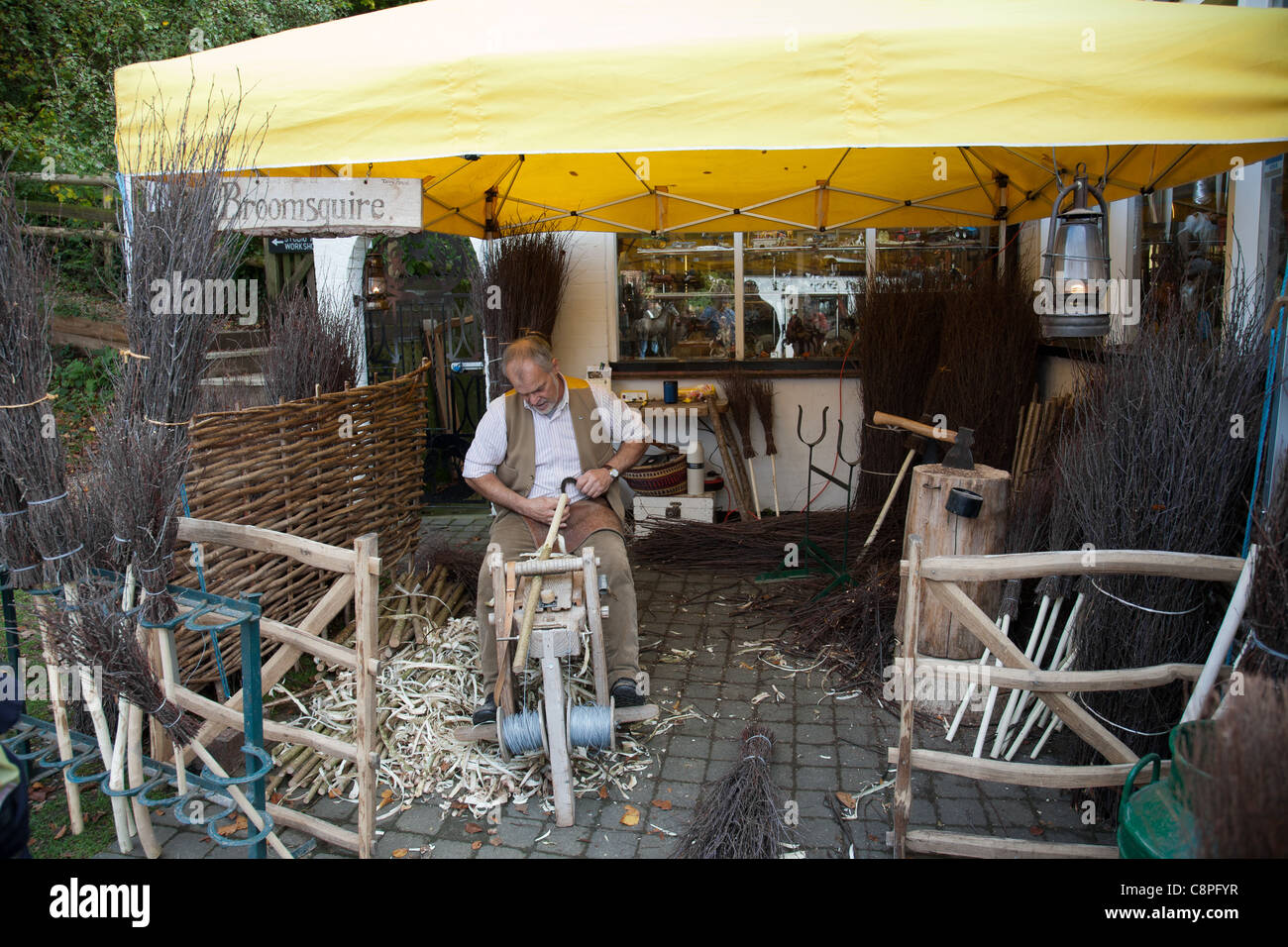 Ginestra maker a Burley New Forest Inghilterra Foto Stock