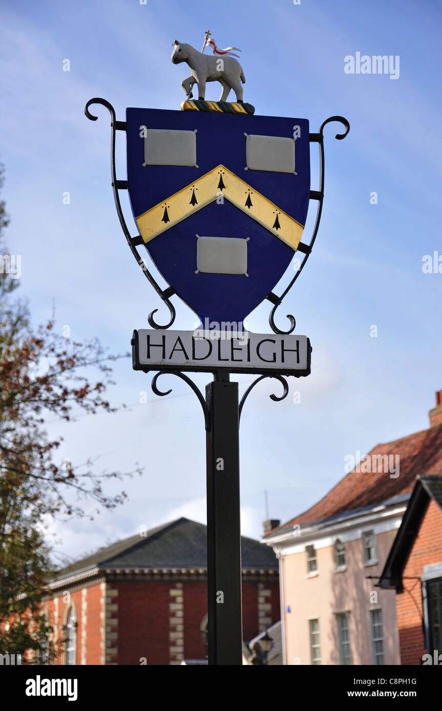 Città segno, High Street, Hadleigh, Suffolk, Inghilterra, Regno Unito Foto Stock