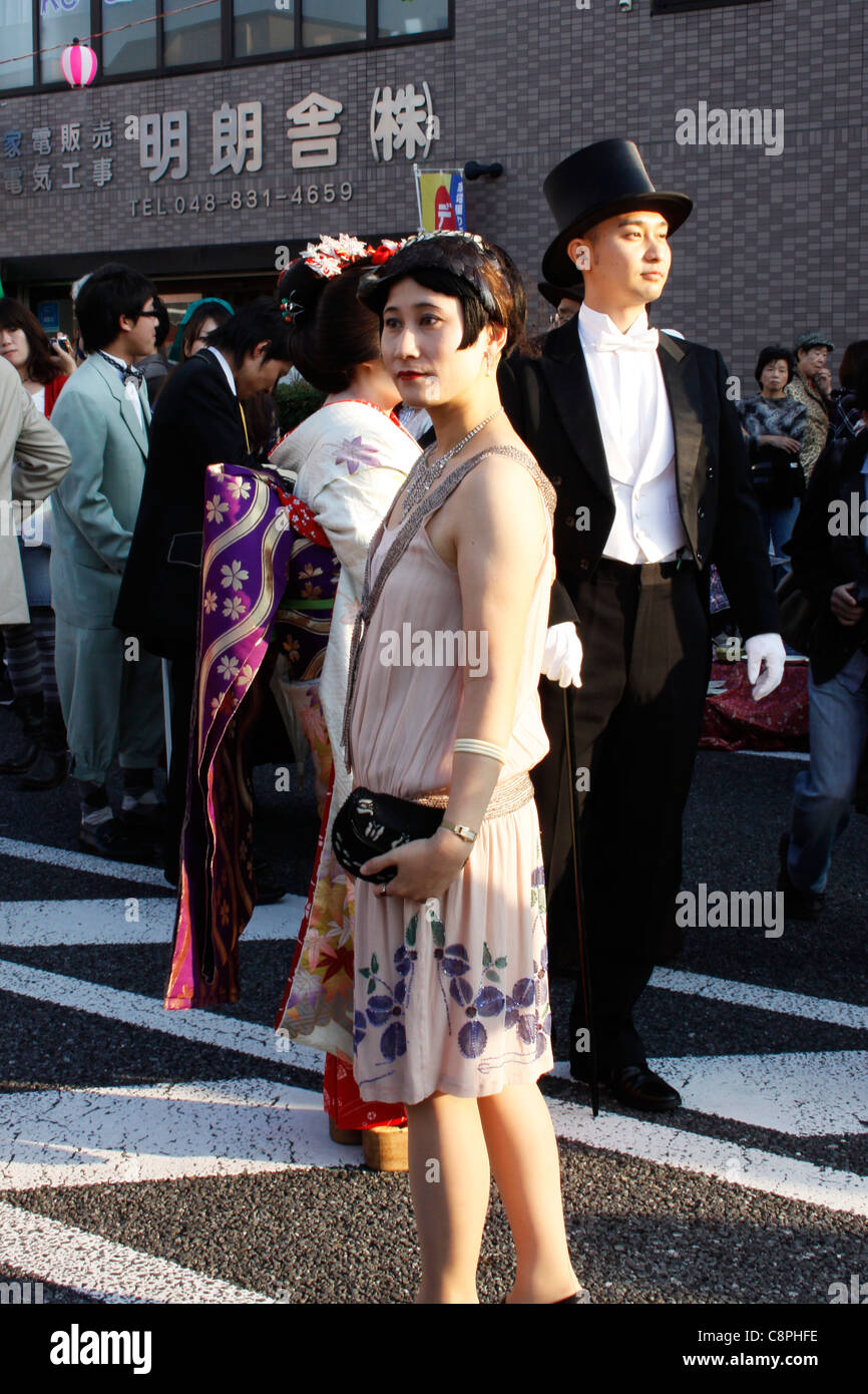 Taisho Jidai Matsuri, periodo Taisho Festival si è tenuto a Saitama, Giappone. Persone sfilano vestiti in costumi autentici. Foto Stock