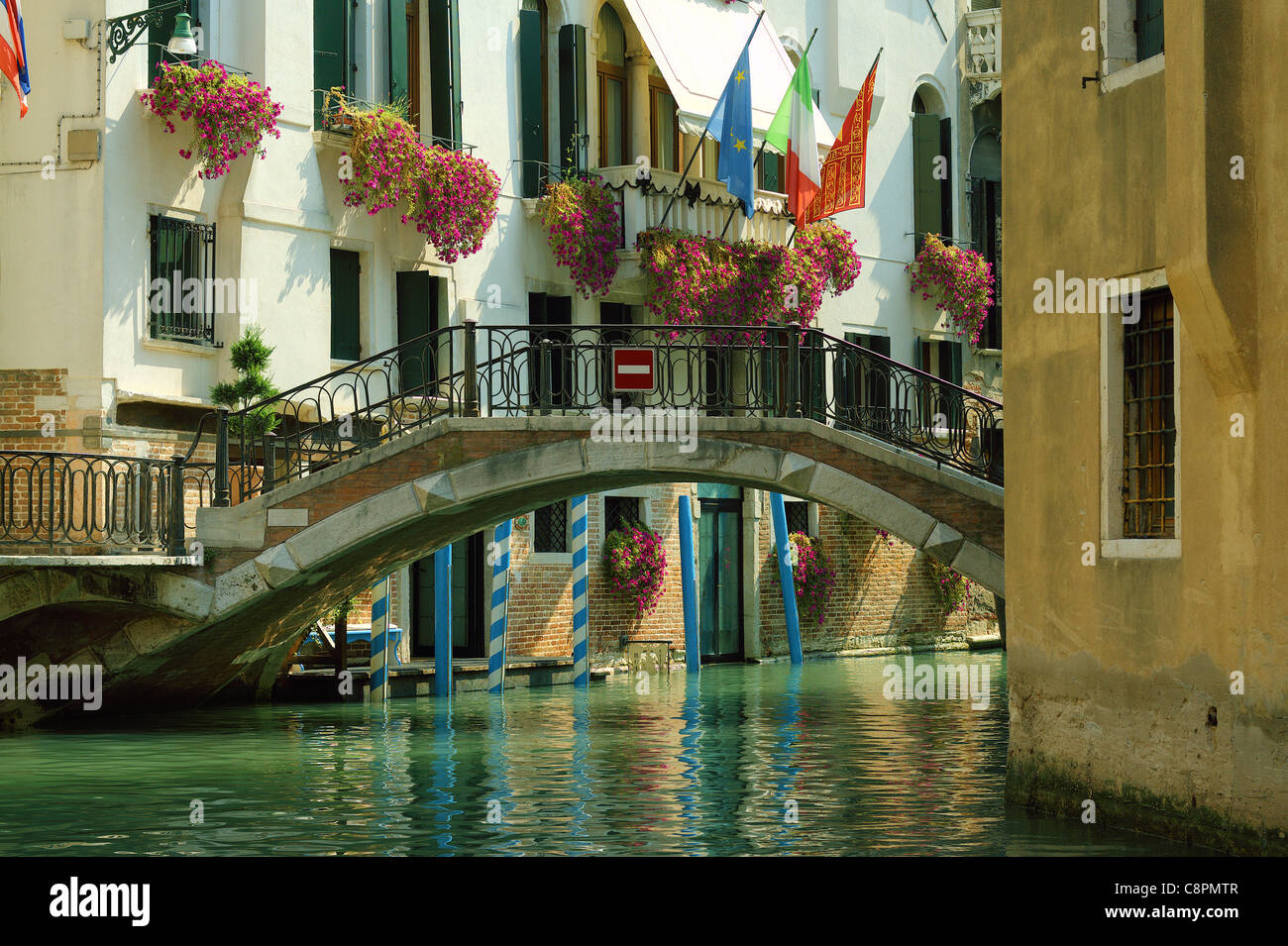 Ponte sul canale Venezia Italia Foto Stock