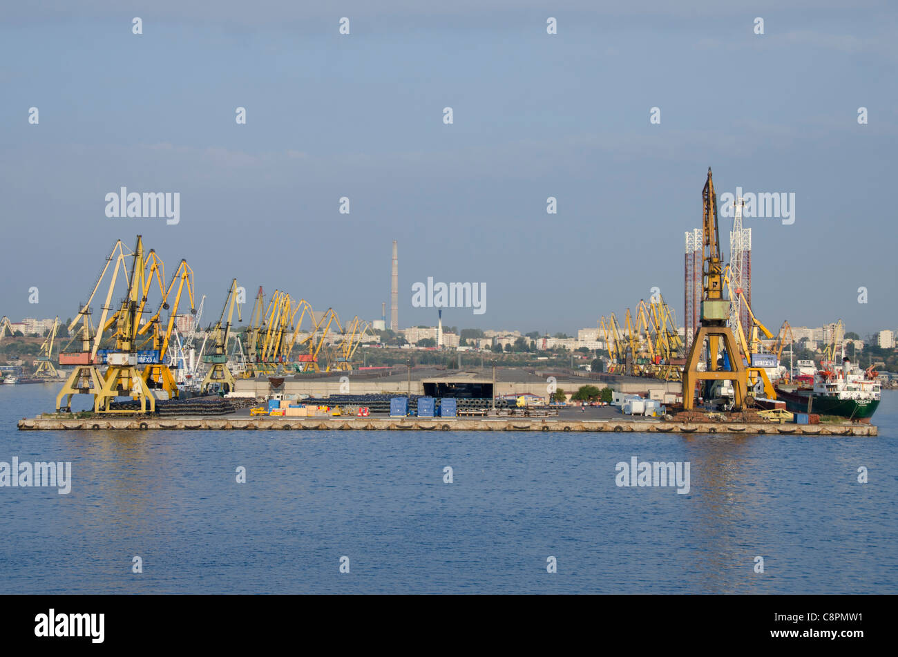 La Romania, Constanta. spedizione porto di Constanta, il più grande porto sul mar Nero e il quarto più grande in Europa. Foto Stock