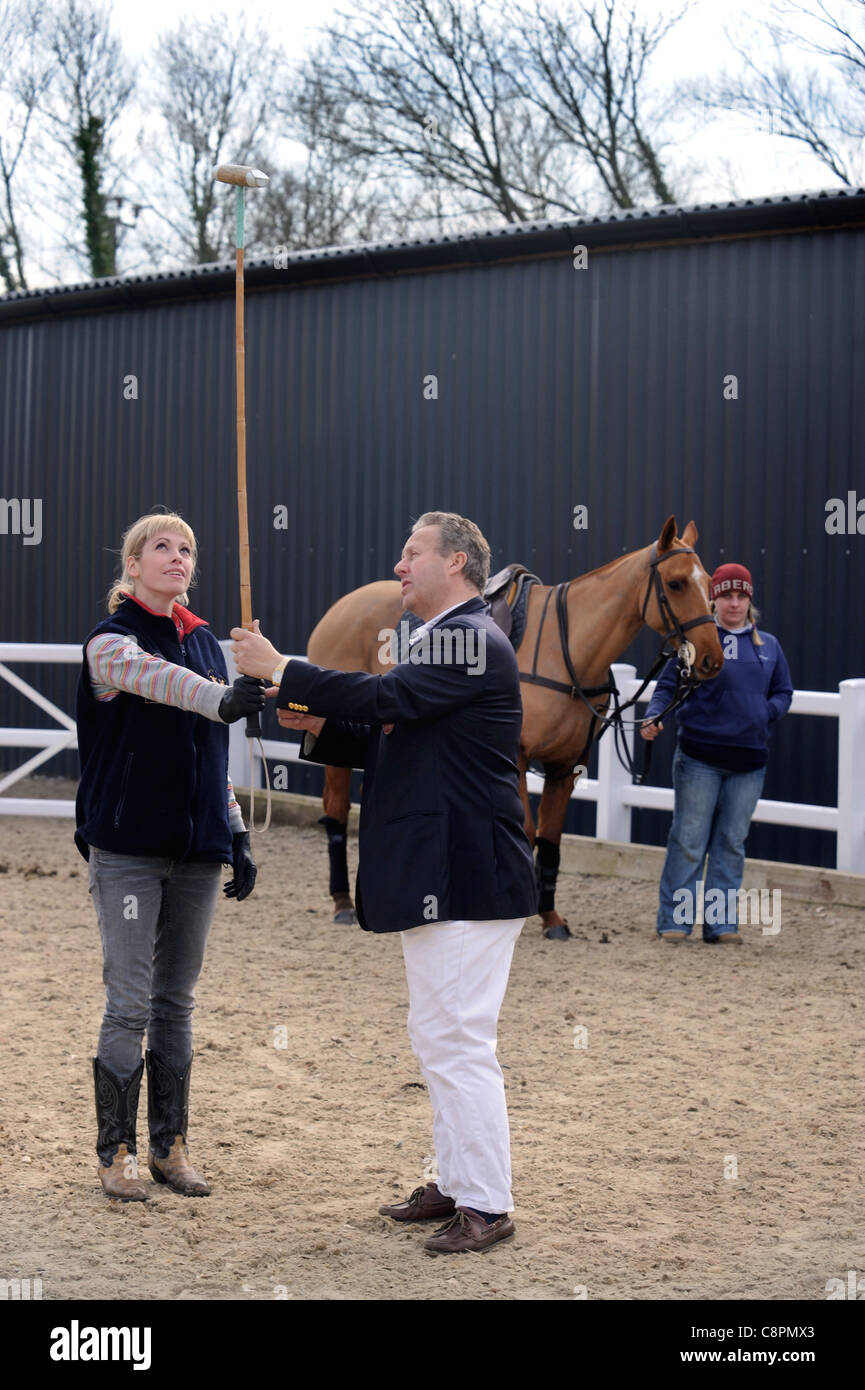 Imparare a giocare a polo con Mike Hobday, presidente di università Polo UK Foto Stock