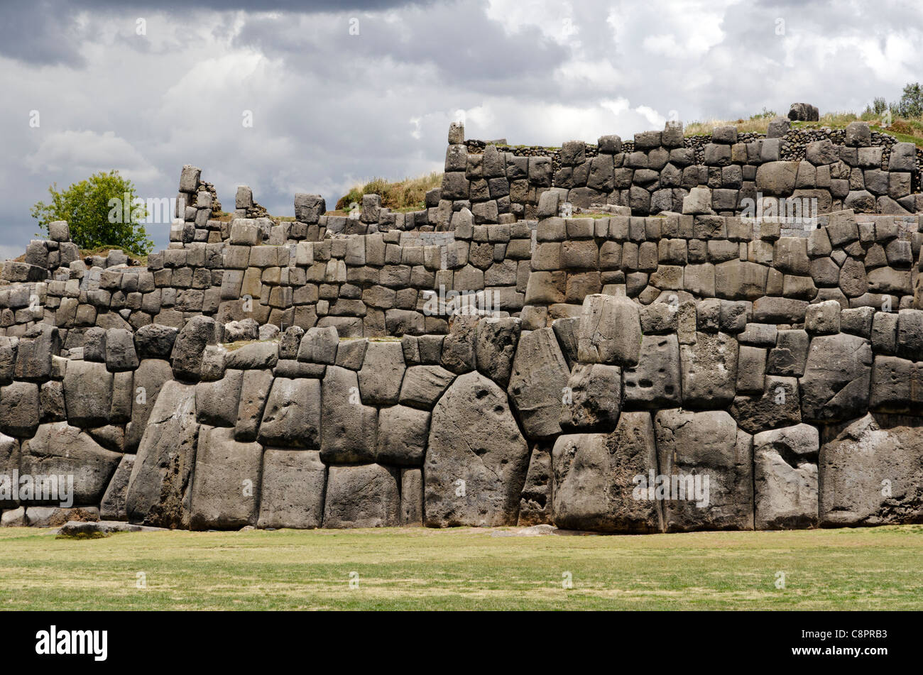 Blocchi di calcare presso le rovine di Sacsayhuaman Cusco Peru Foto Stock