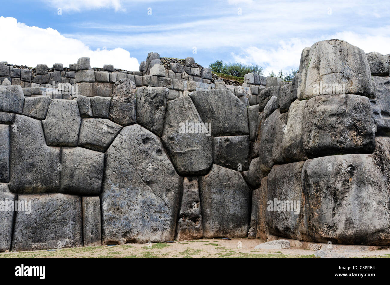 Blocchi di calcare presso le rovine di Sacsayhuaman Cusco Peru Foto Stock