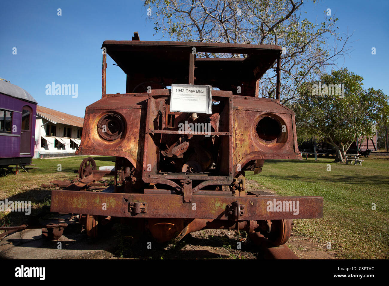 Rusty 1942 Cav Blitz carrello a ex Adelaide River stazione ferroviaria, Territorio del Nord, l'Australia Foto Stock