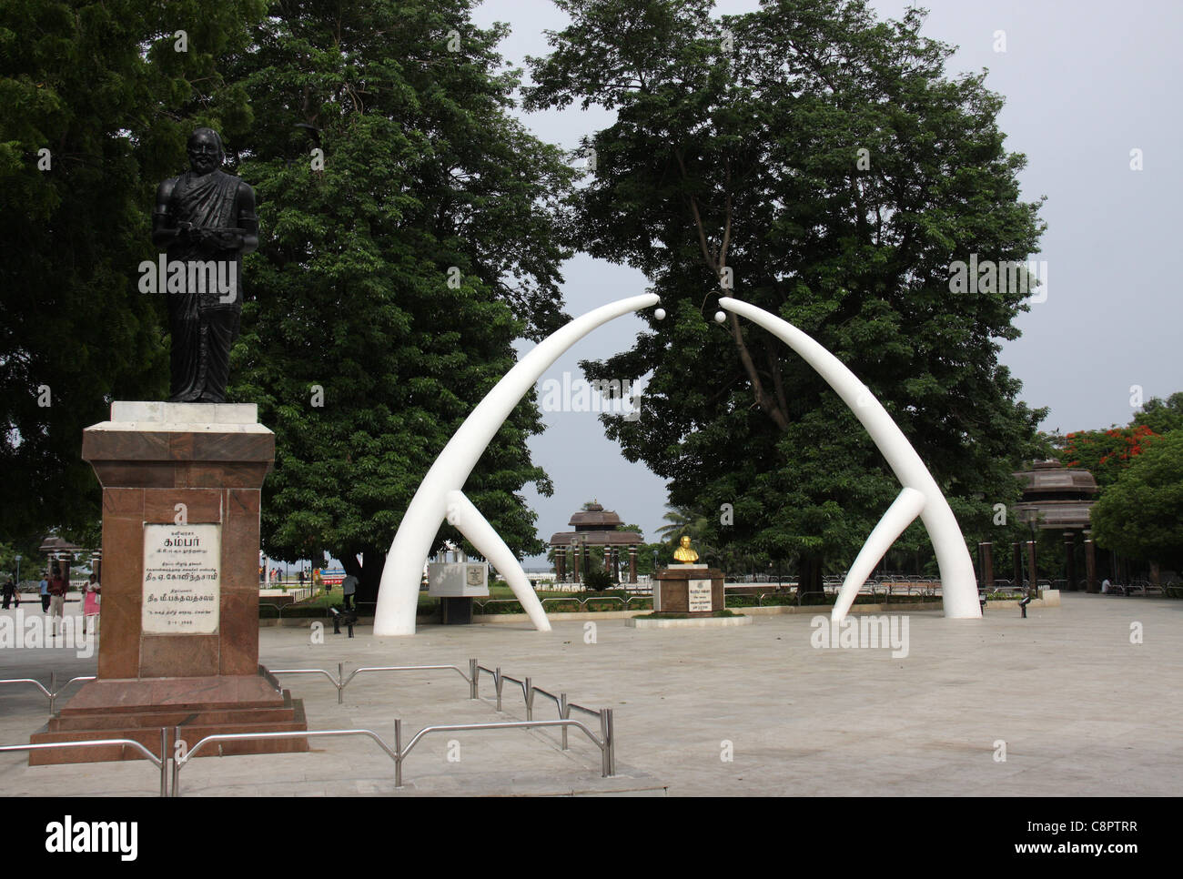 Mgr memorial ,altri memoriali e sculture in marina beach,tamilnadu,Kerala, India Foto Stock